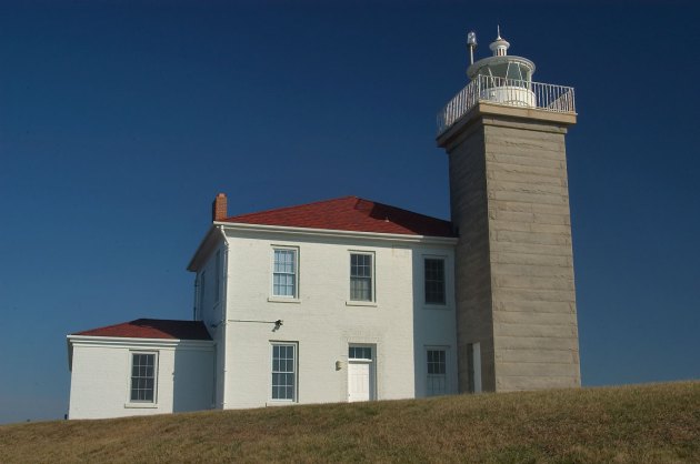 10-watch-hill-lighthouse-westerley-rhode-island