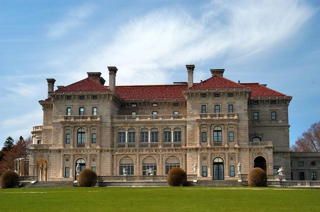 the-breakers-mansion